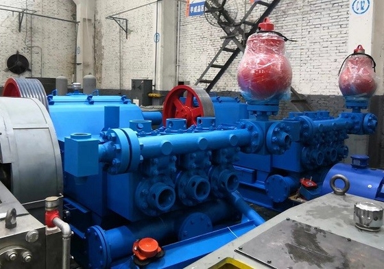 Động cơ diesel HTB800 chạy bằng động cơ diesel 800HP Máy bơm bùn khoan để khoan / phun vữa mỏ dầu